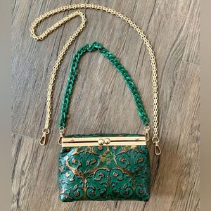 Handmade Genuine Leather Floral Embossed Kisslock Box Bag/Cosmetics case